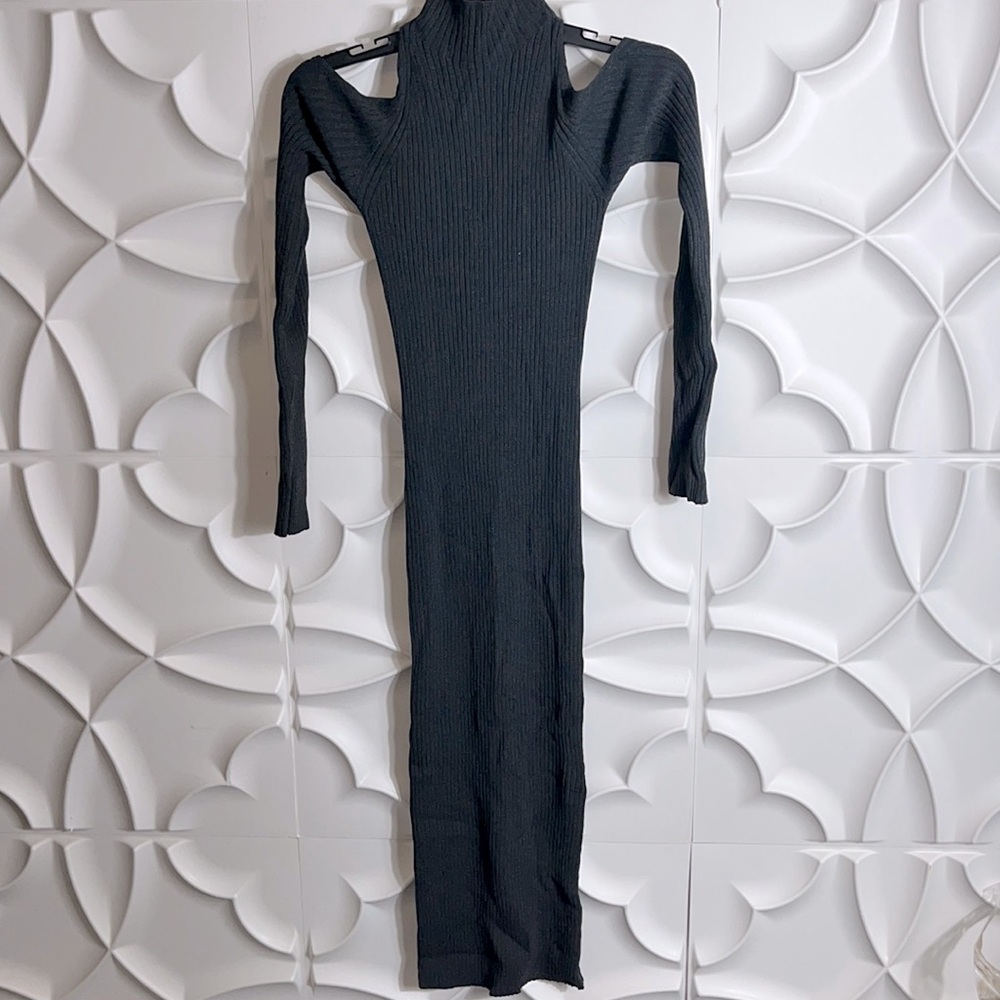 NEW ASTR Cold Shoulder Mock Neck Midi Sweater Dress charcoal sz XS. (86)